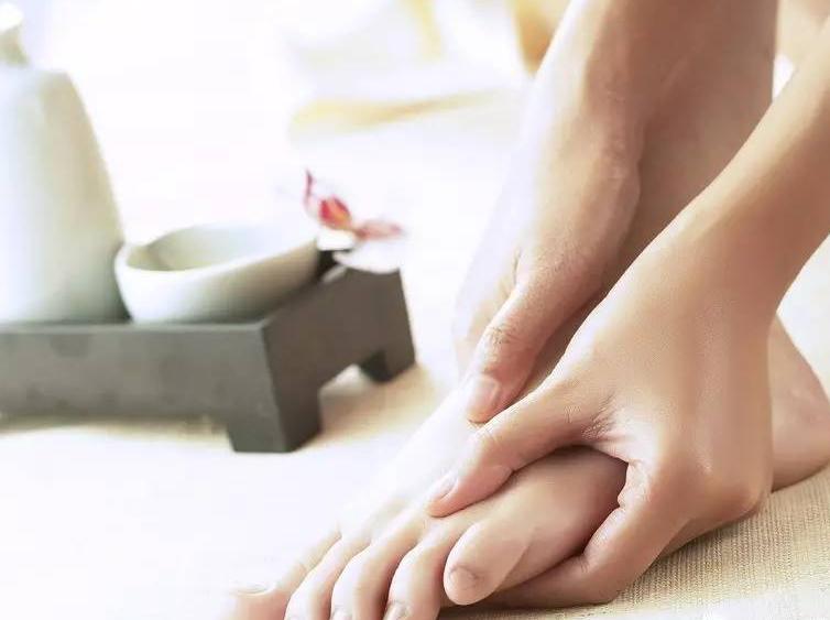 如何坚持足部养护杜绝异味(图1) 如何坚持足部养护杜绝异味